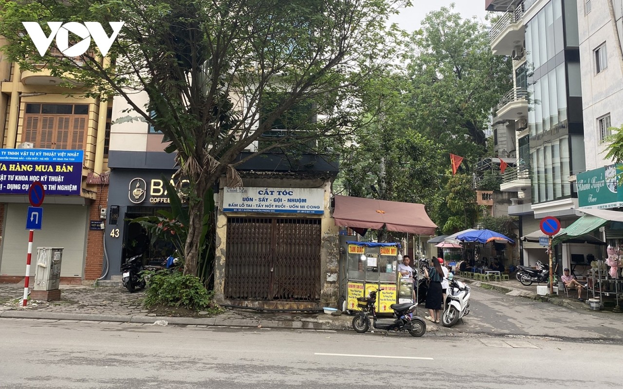 Nhung ngoi nha sieu nho an ngu via he, long duong o Ha Noi