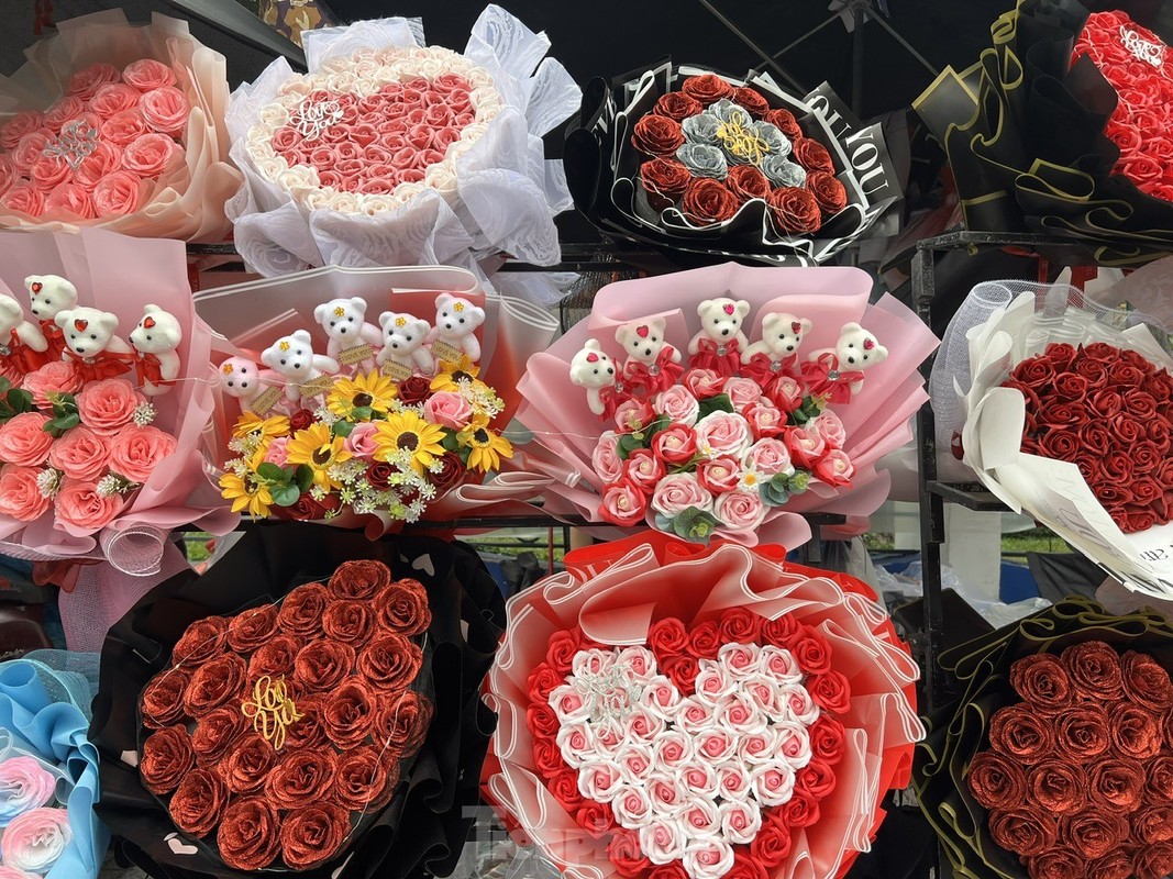 Hoa, qua ha gia 'ngong' khach trong ngay Valentine-Hinh-2