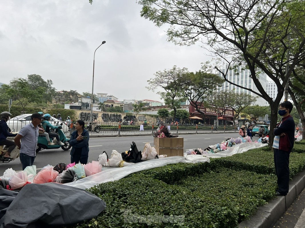 Hoa, qua ha gia 'ngong' khach trong ngay Valentine-Hinh-7