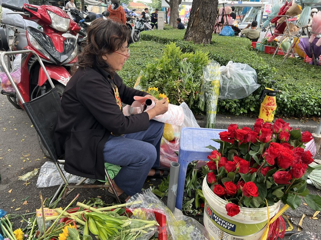 Hoa, qua ha gia 'ngong' khach trong ngay Valentine-Hinh-8