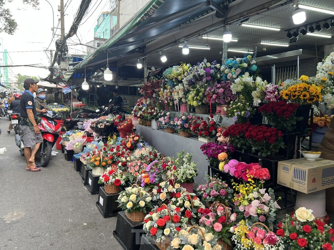 Hoa, qua ha gia 'ngong' khach trong ngay Valentine-Hinh-9