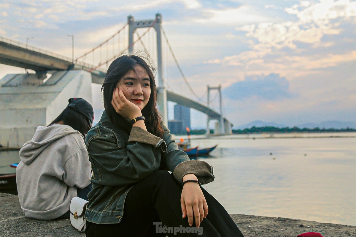 View - 	Điểm ngắm hoàng hôn cực chill dưới chân cầu Thuận Phước