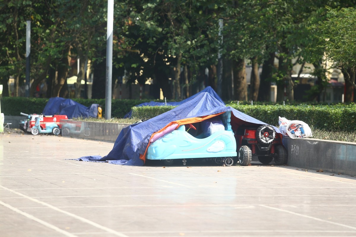 Ha Noi: Ngay dau nghi le, troi nong, cac diem vui choi vang hoe-Hinh-10