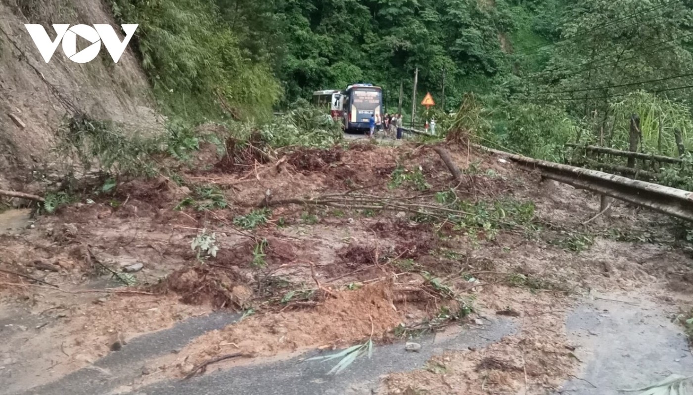 Mua lon gay sat lo quoc lo 32 di Mu Cang Chai, Yen Bai