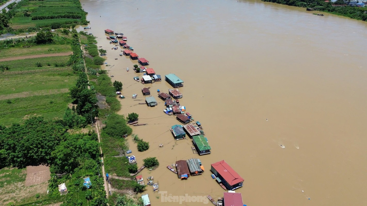 View - 	Cuộc sống xóm vạn chài đảo lộn khi Thủy điện Hòa Bình xả lũ