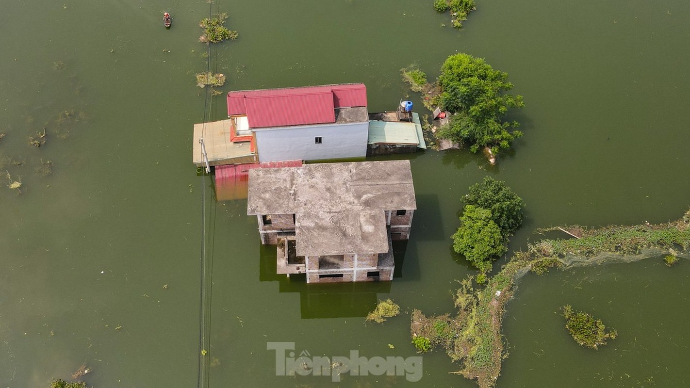 View - 	Hàng trăm ngôi nhà ở Mỹ Đức ngập sâu cuộc sống người dân đảo lộn