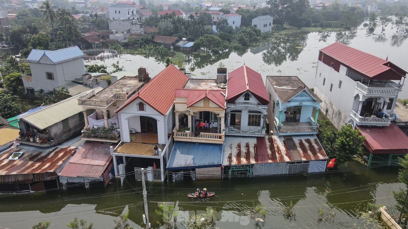 View - 	Hàng trăm ngôi nhà ở Mỹ Đức ngập sâu cuộc sống người dân đảo lộn