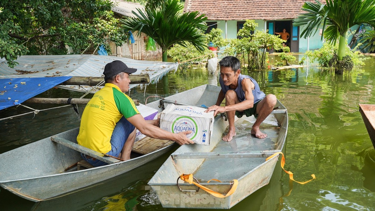 View - 	Hàng trăm ngôi nhà ở Mỹ Đức ngập sâu cuộc sống người dân đảo lộn