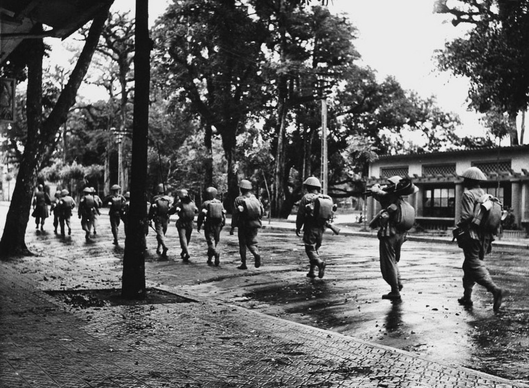 Anh vo gia: Giay phut chuyen giao quyen luc o Ha Noi ngay 10/10/1954-Hinh-8