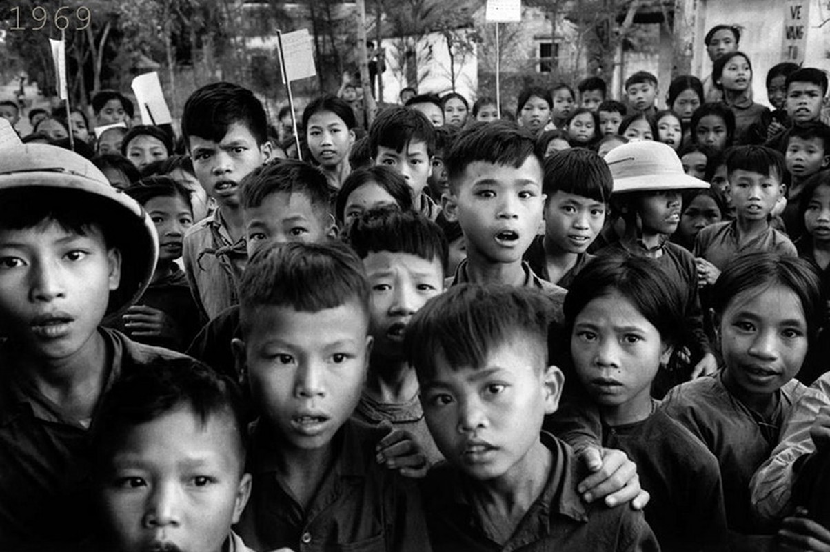 View - 	Ảnh quý hơn vàng cuộc sống ở miền Bắc Việt Nam năm 1969