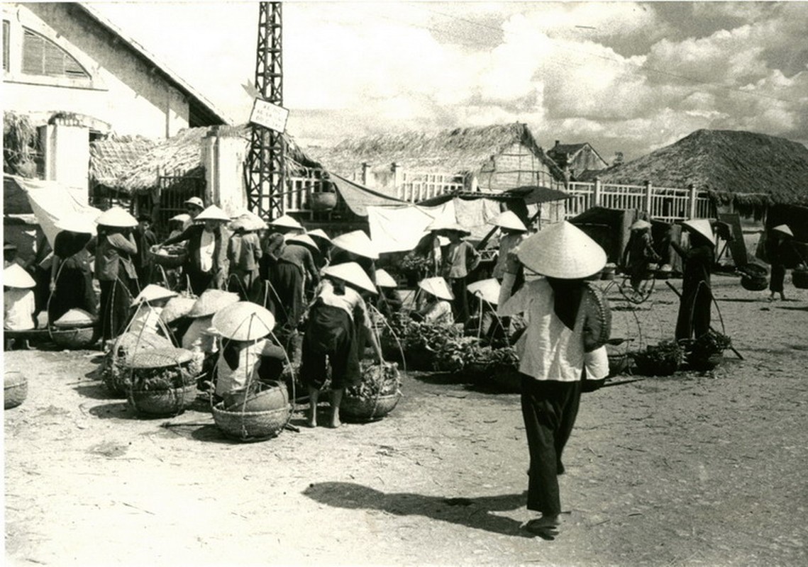 Doi song Ha Noi dau thap nien 1950 qua ong kinh nguoi Duc-Hinh-6