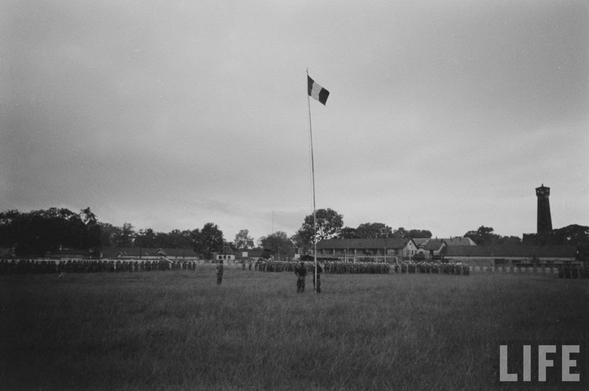 Can canh linh Phap cuon co rut khoi Ha Noi nam 1954