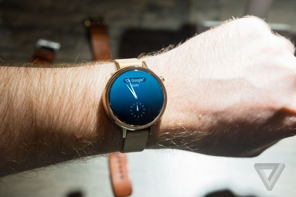 Soi dong ho Moto 360 the he moi trinh lang, gia tu 299 USD-Hinh-3