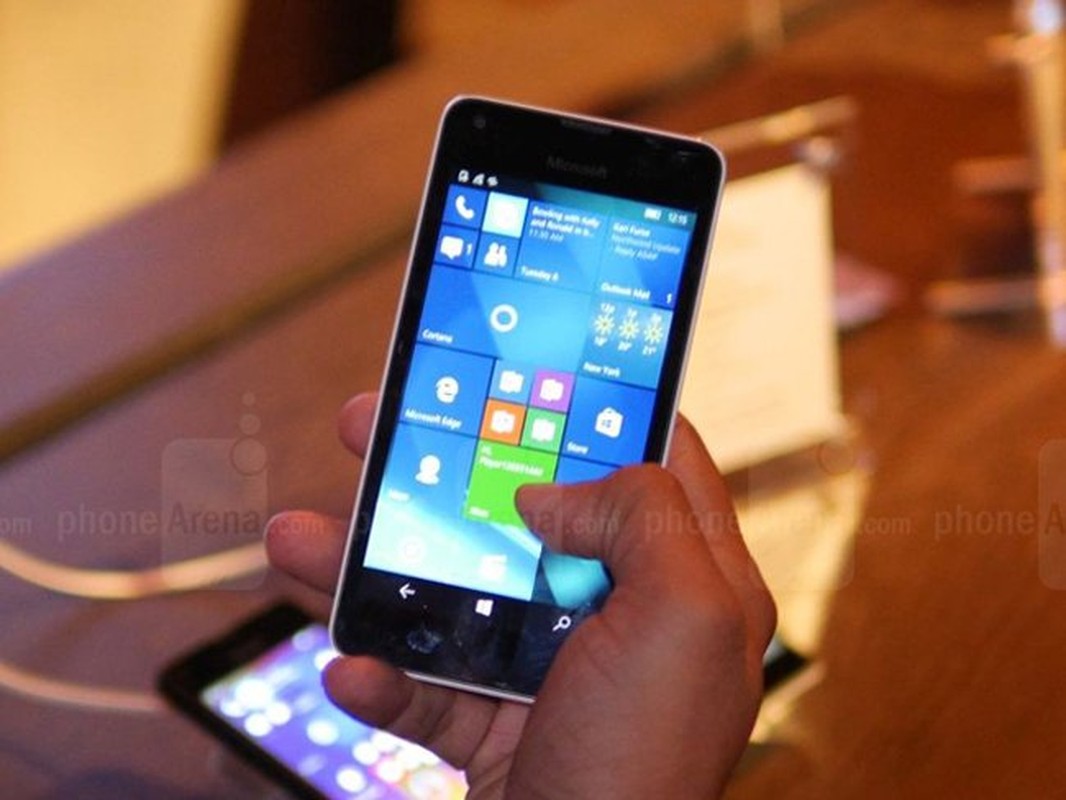 Loat anh tren tay dien thoai gia re Microsoft Lumia 550-Hinh-14