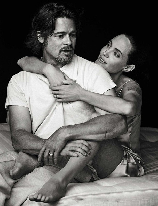 Brad Pitt và Angelina Jolie ngọt ngào trên bìa tạp chí 