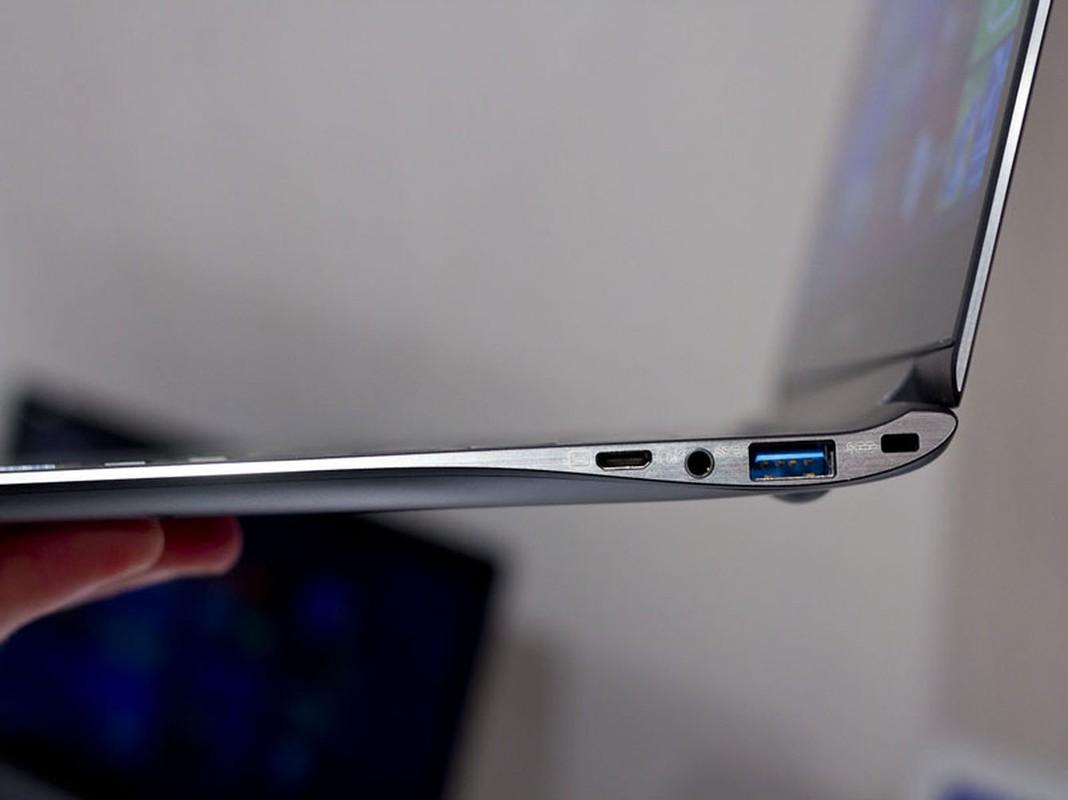 Can canh laptop lai tablet, man hinh 4K cua Samsung-Hinh-15