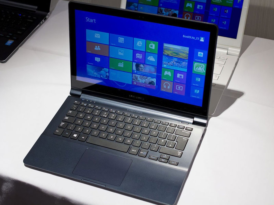 Can canh laptop lai tablet, man hinh 4K cua Samsung-Hinh-9