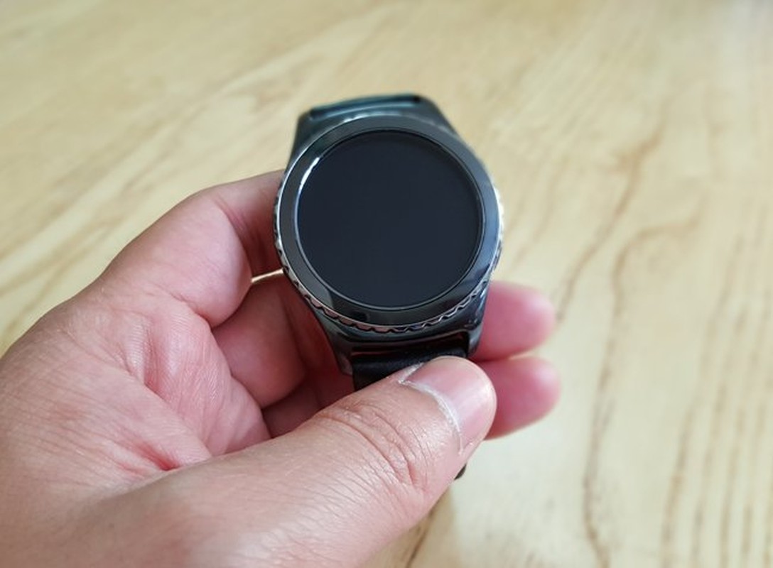 tren tay smartwatch gear s2 classic chong nuoc hinh anh 3