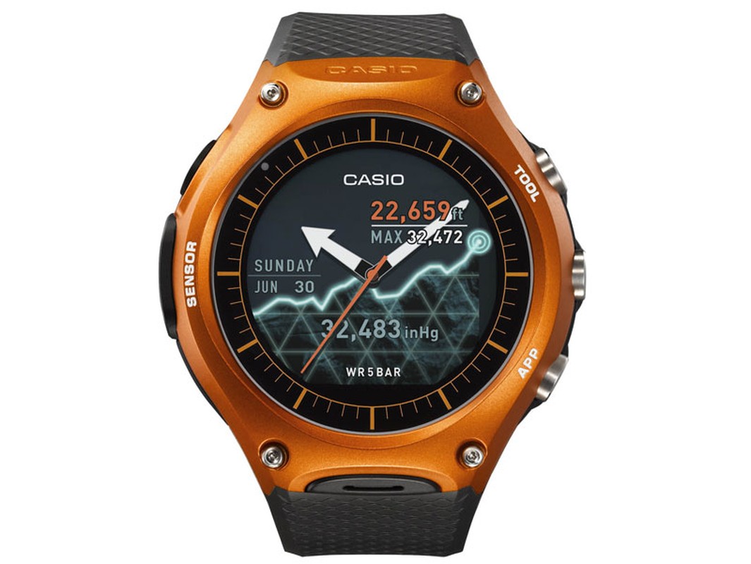 Tren tay chiec smartwatch sieu ben Casio WSD-F10-Hinh-4