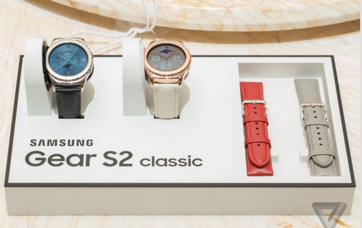 Ngam phien ban vang hong, bach kim cua Samsung Gear S2 Classic-Hinh-4