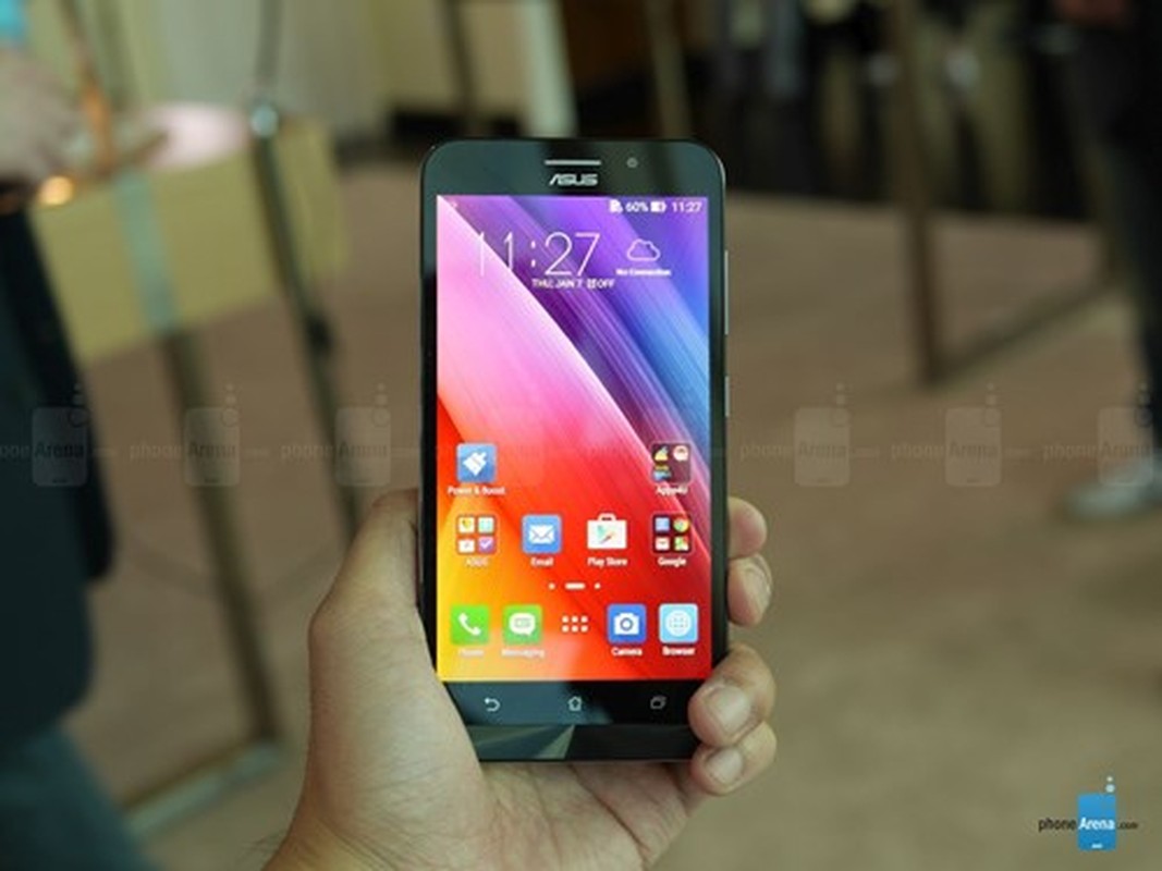 Can canh dien thoai pin trau Asus ZenFone Max vua ra mat