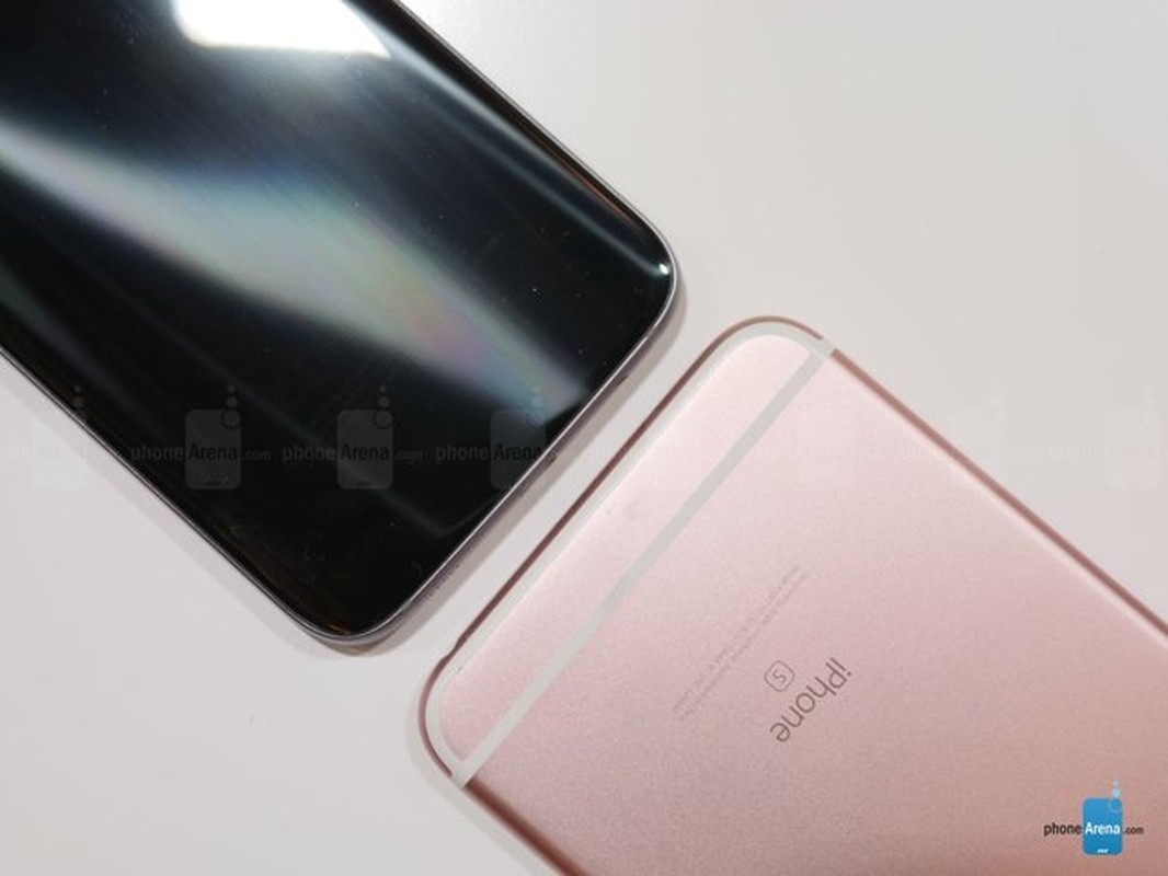 So sanh Galaxy S7 Edge vs iPhone 6s Plus: Cham tran nay lua-Hinh-13