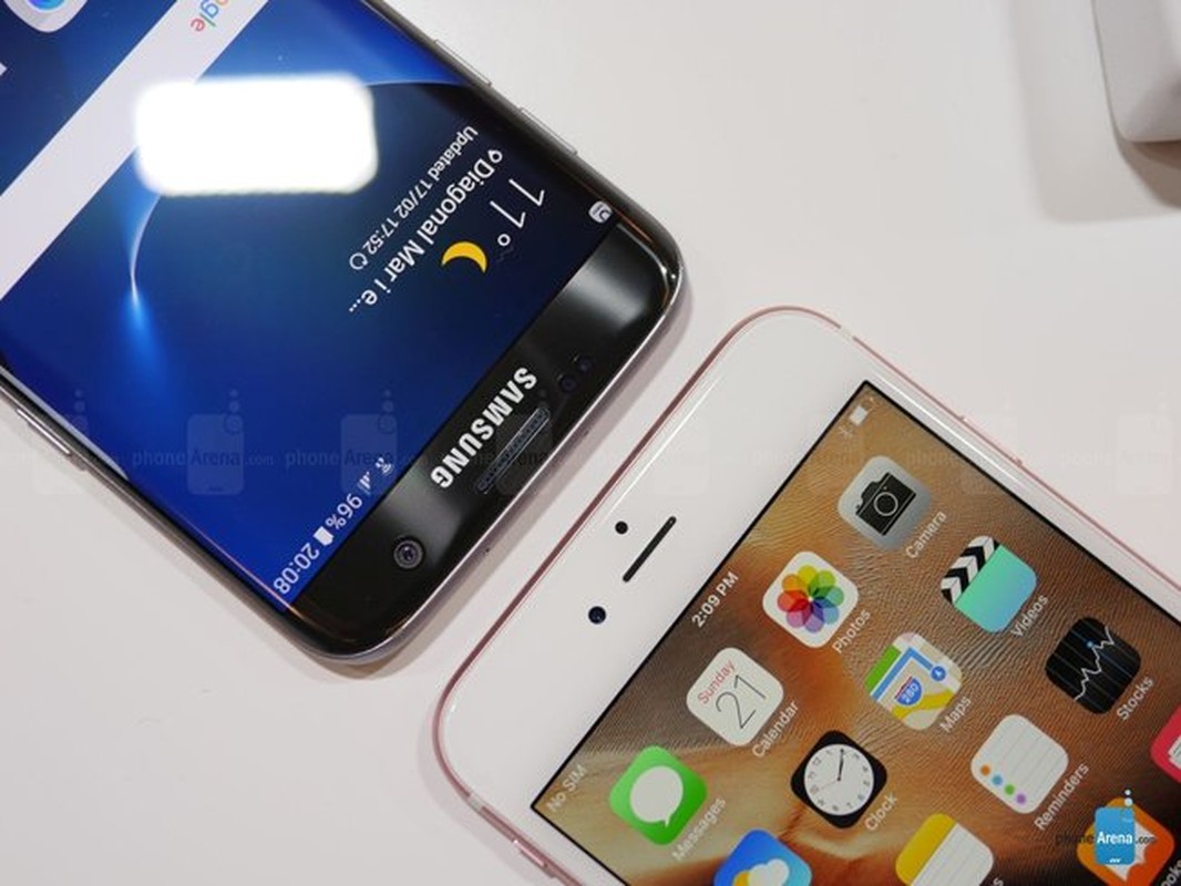 So sanh Galaxy S7 Edge vs iPhone 6s Plus: Cham tran nay lua-Hinh-6