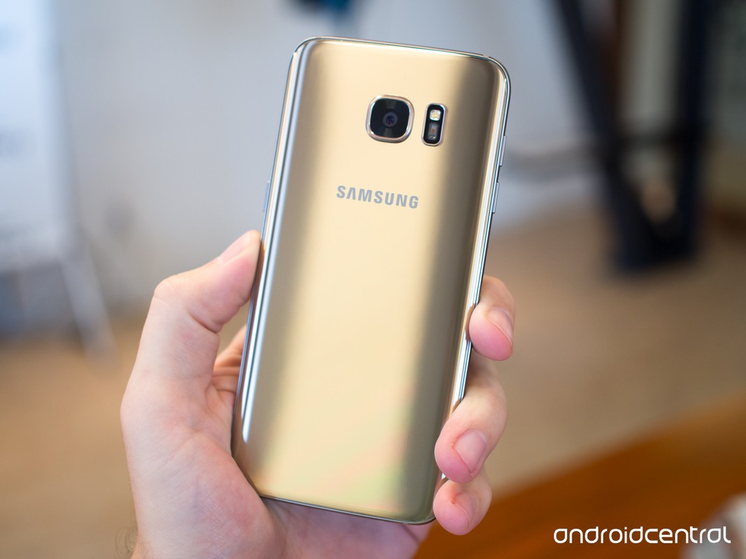 Soi 4 phien ban mau sac cua dien thoai Samsung Galaxy S7/S7 Edge-Hinh-7