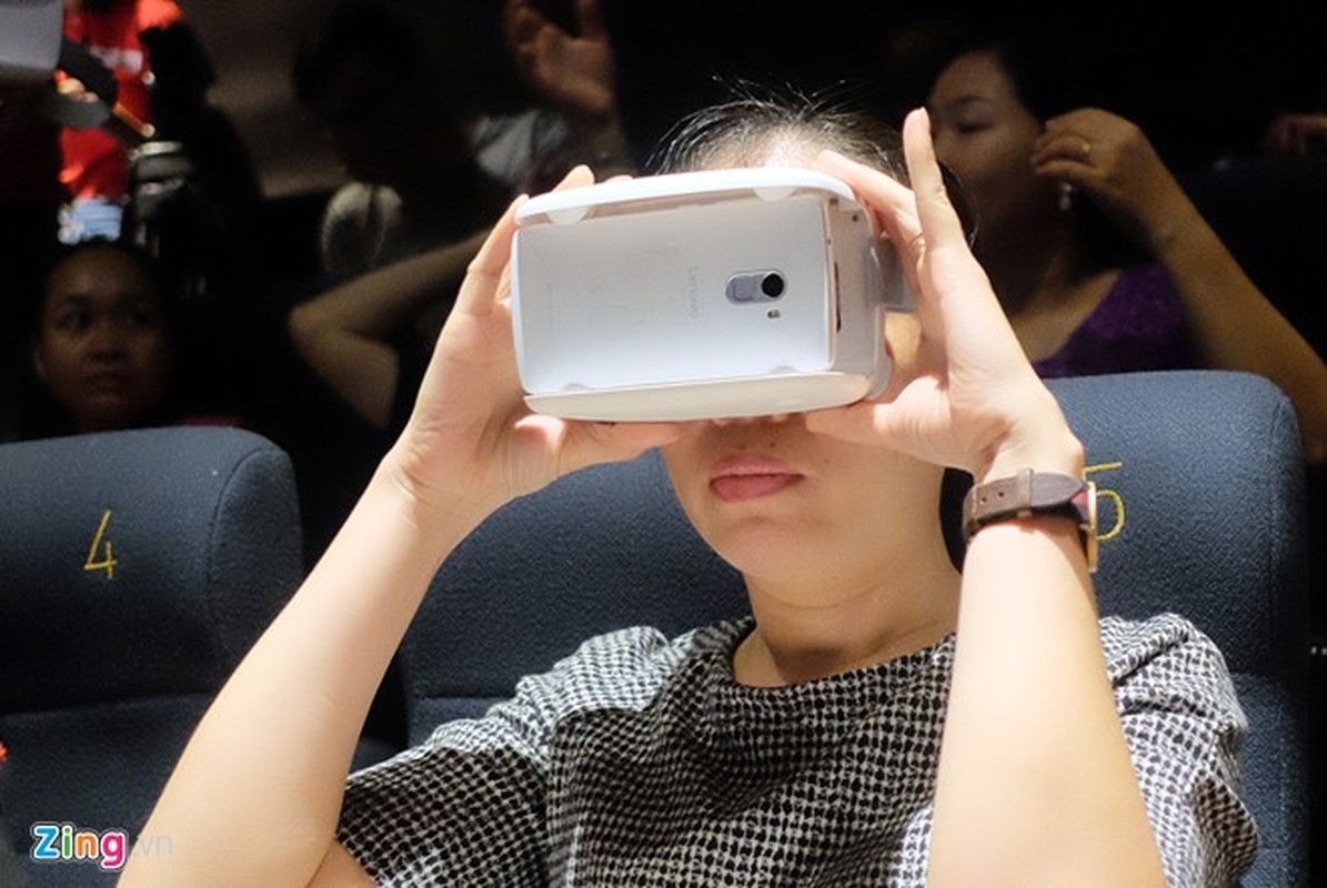 Ngam loat smartphone Lenovo ho tro kinh VR tai Viet Nam-Hinh-12
