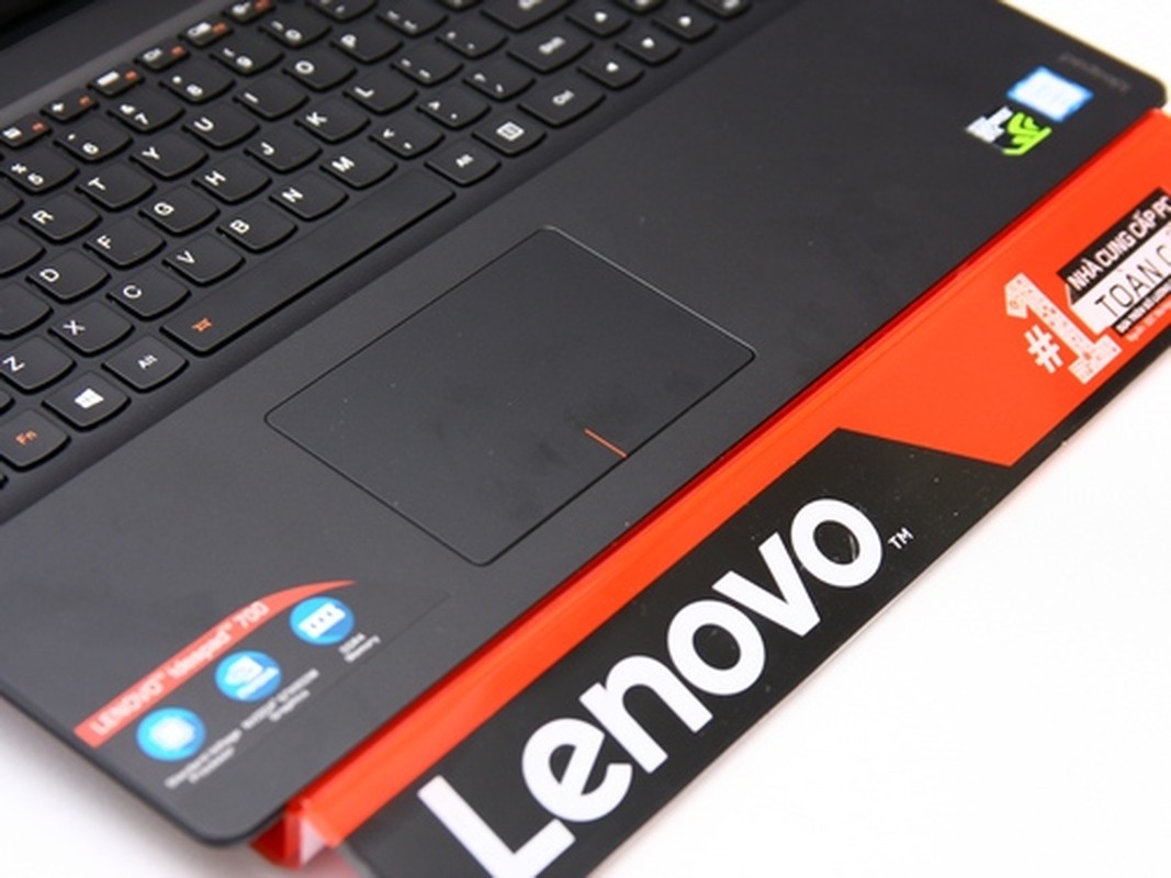 Ngam laptop choi game Lenovo Ideapad 700 gia 22,999 trieu dong-Hinh-3
