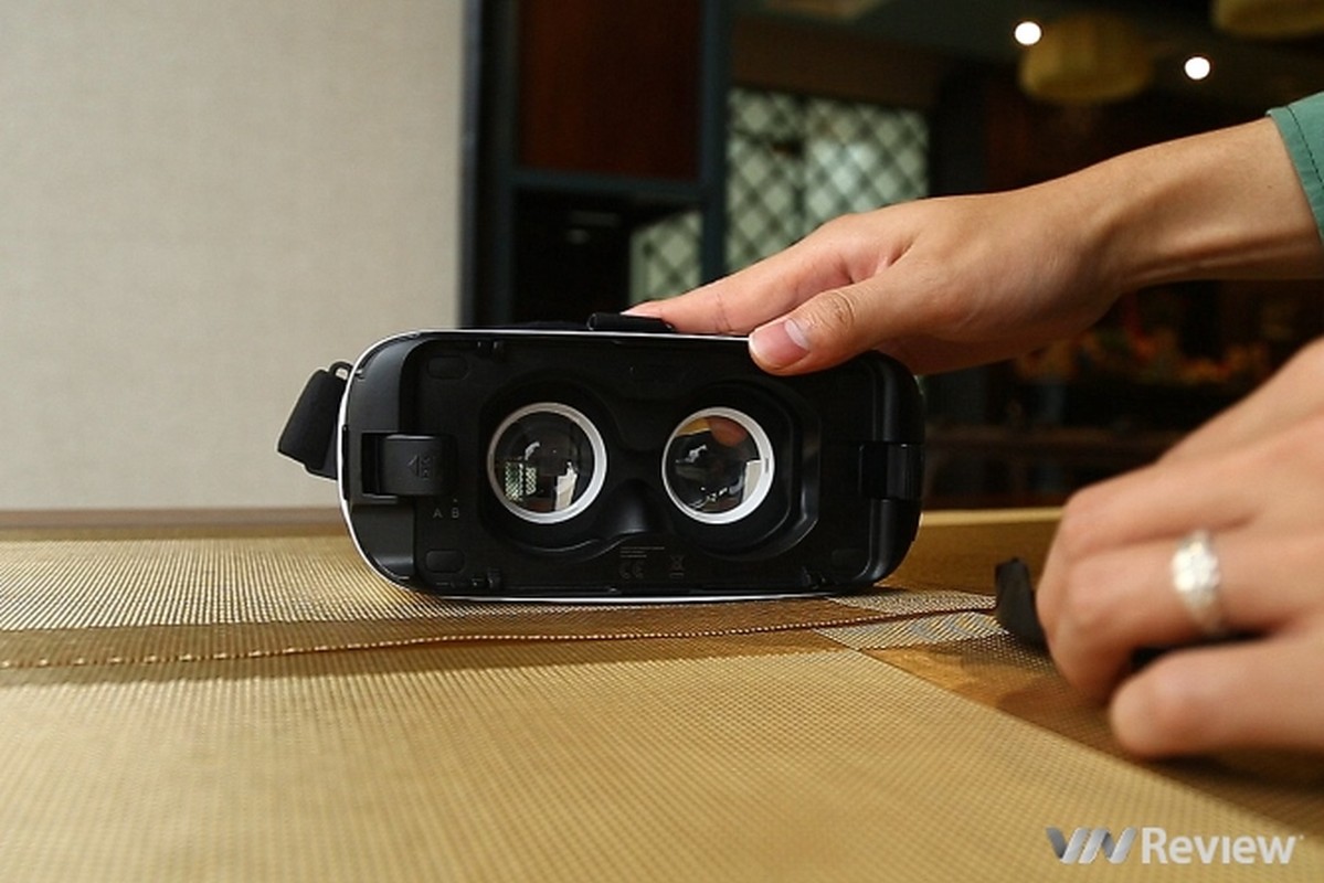 Dung thu kinh thuc tai ao Samsung Gear VR-Hinh-4