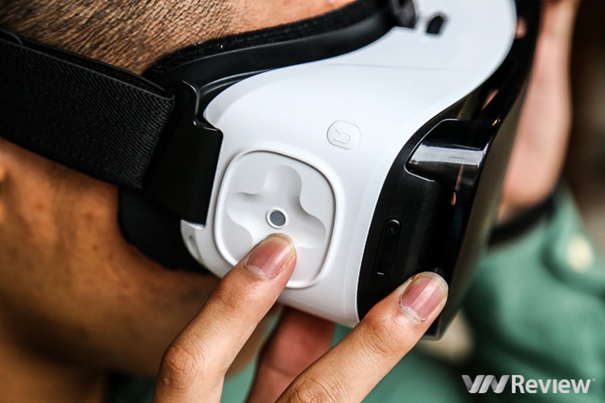 Dung thu kinh thuc tai ao Samsung Gear VR-Hinh-7
