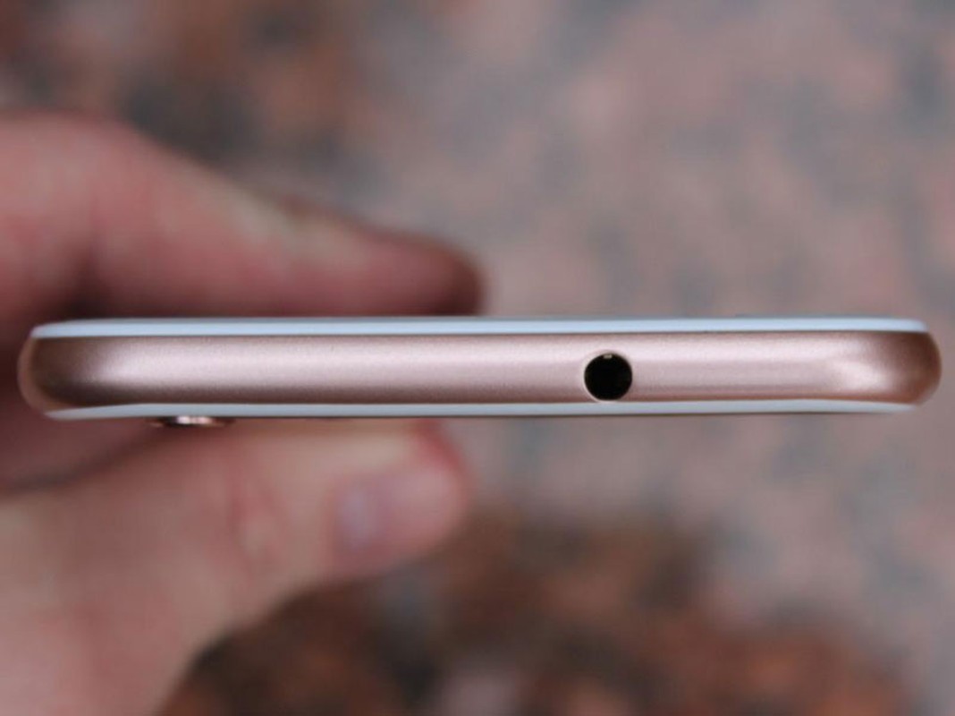 Soi smartphone giong het iPhone 6s Plus, gia re khong tuong-Hinh-11