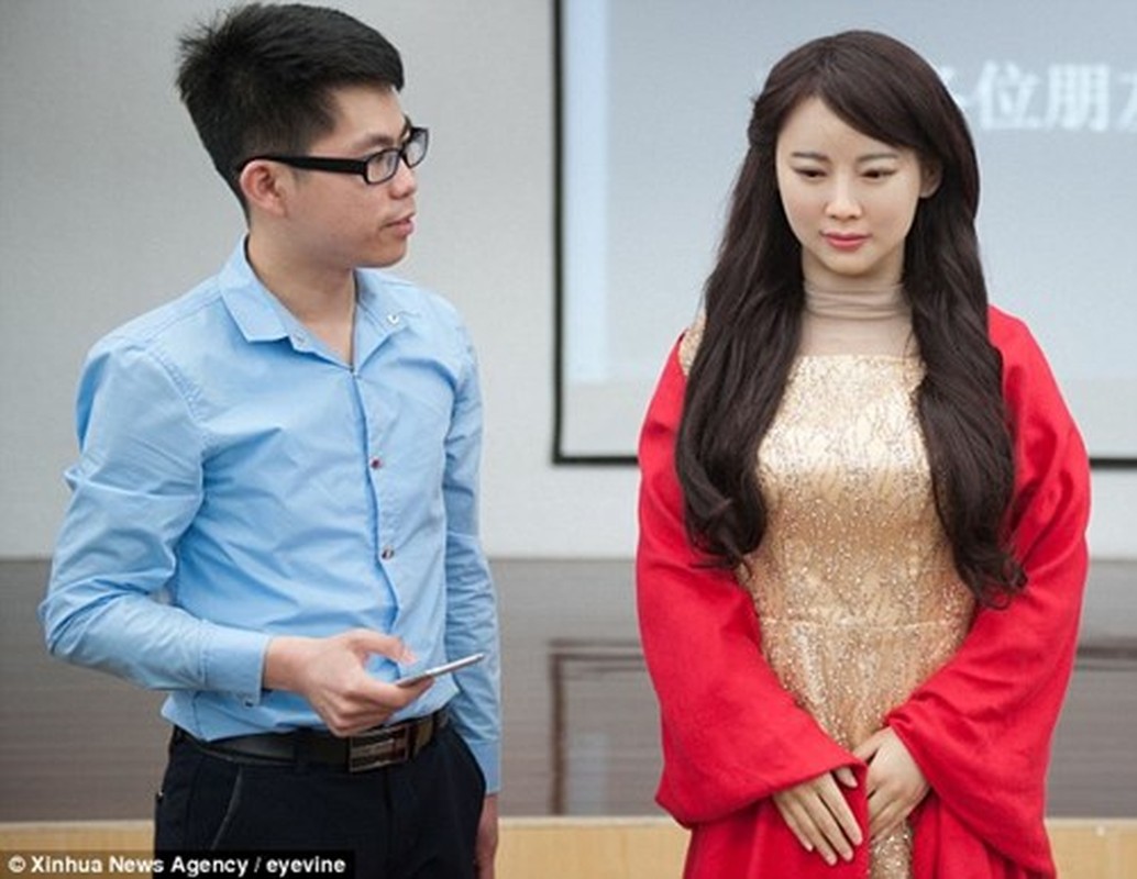 Can canh 'Robot thanh nu' biet liec mat, noi chuyen nhu that-Hinh-2