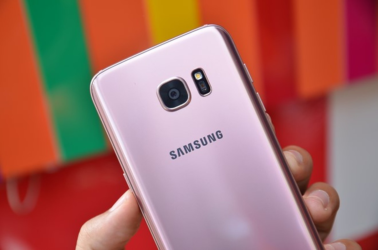 Mo hop dien thoai Samsung Galaxy S7 edge vang hong dau tien o VN-Hinh-4
