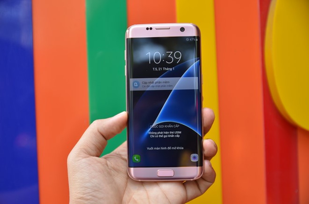 Mo hop dien thoai Samsung Galaxy S7 edge vang hong dau tien o VN-Hinh-6