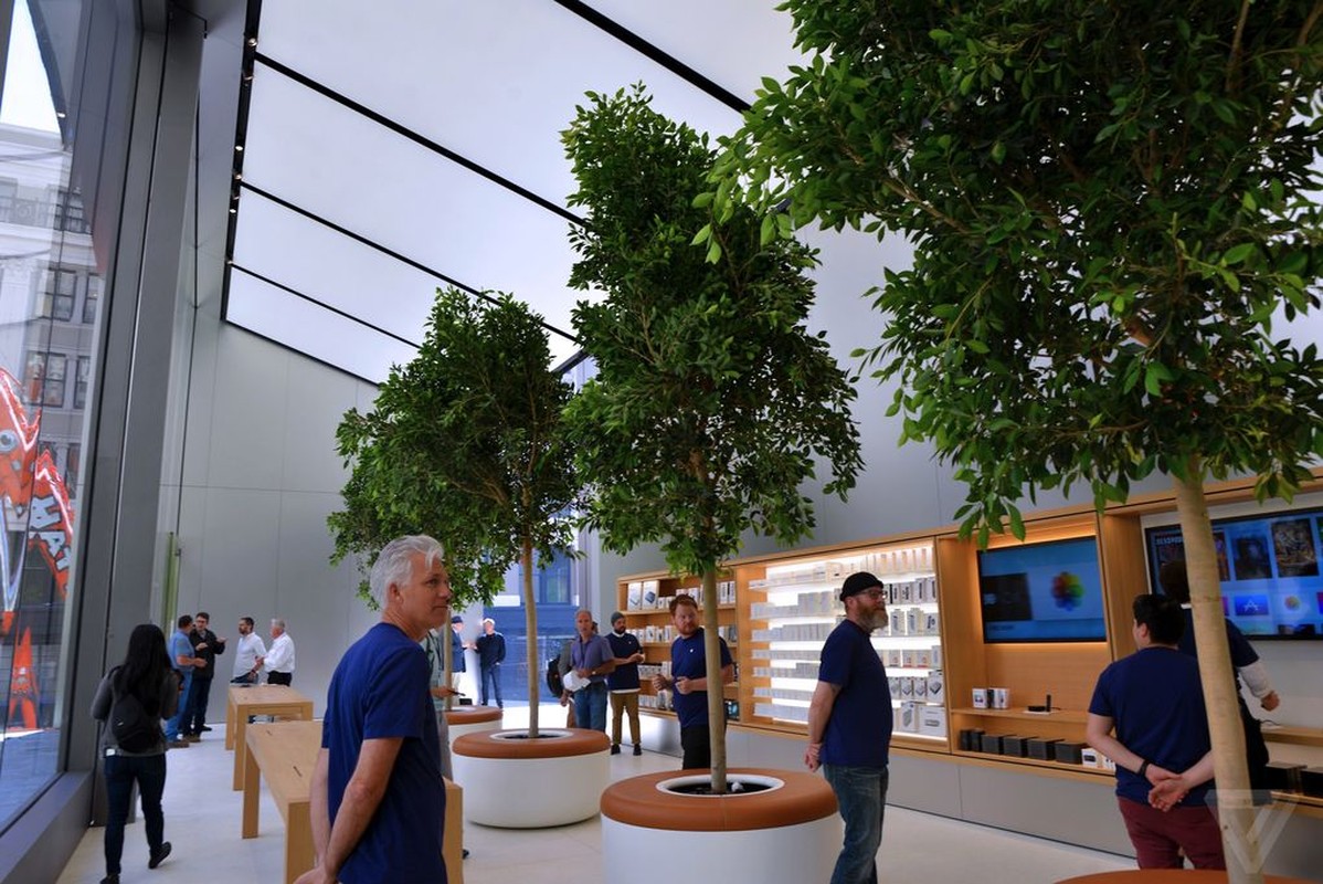 Ngam dien mao moi cua cua hang Apple Store sau 15 nam-Hinh-11