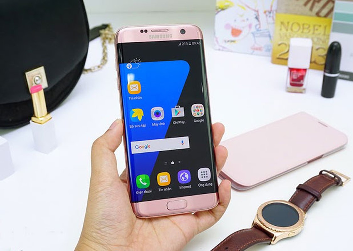 Can canh Samsung Galaxy S7 Edge phien ban vang hong