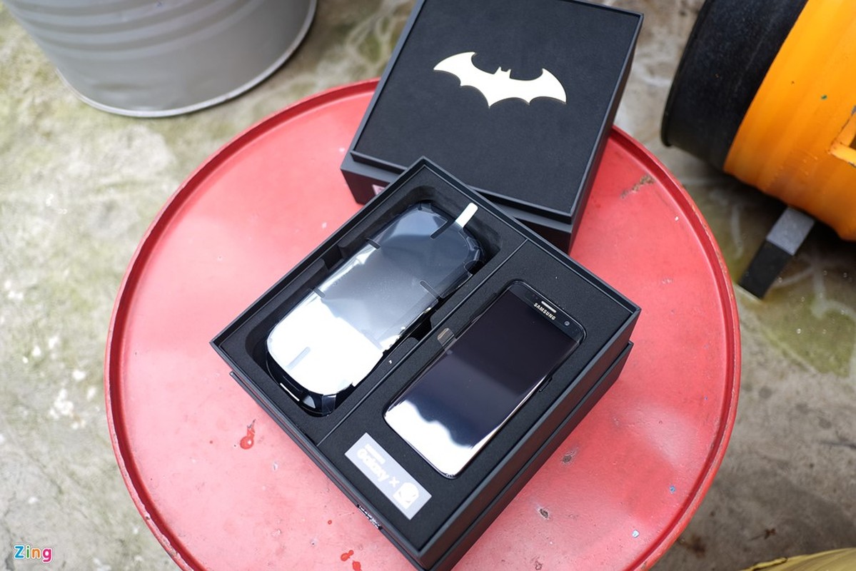 Mo hop dien thoai Samsung Galaxy S7 edge ban Batman chinh hang-Hinh-3