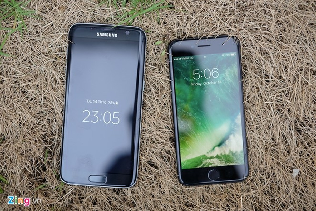 Xem phien ban mau den cua Galaxy S7 edge va iPhone 7 do dang-Hinh-3