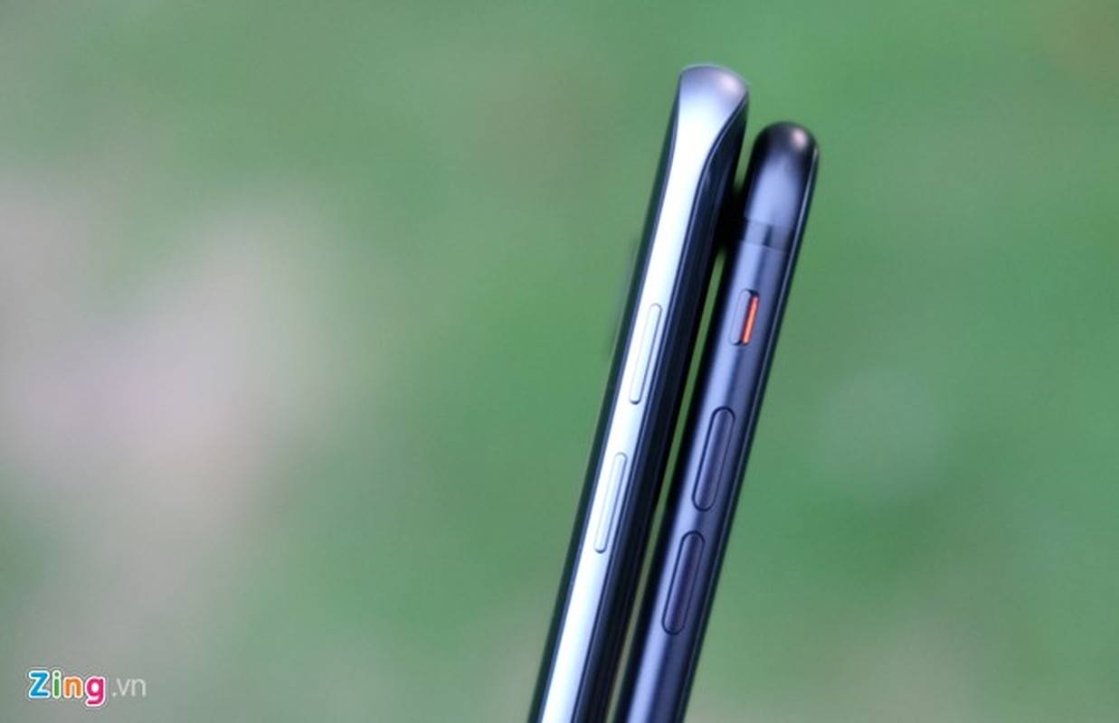 Xem phien ban mau den cua Galaxy S7 edge va iPhone 7 do dang-Hinh-4