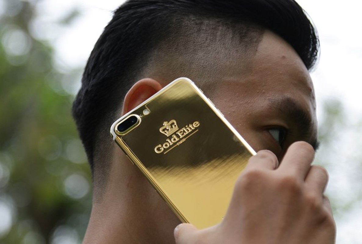 Can canh iPhone 7 Plus ma vang gia 180 trieu ve Viet Nam-Hinh-2