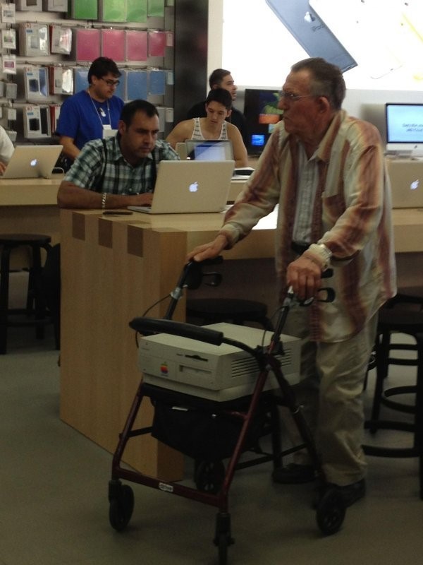 Nhung hinh anh hai huoc chi co tai Apple Store-Hinh-9