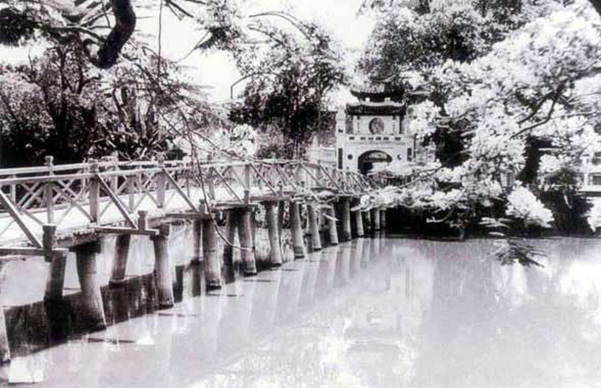 Image result for hồ gươm xưa hai câu cầu