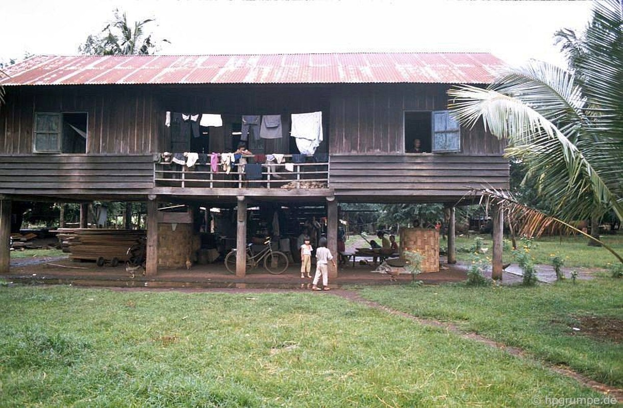 Làng Ede Tom Tua: Longhouse