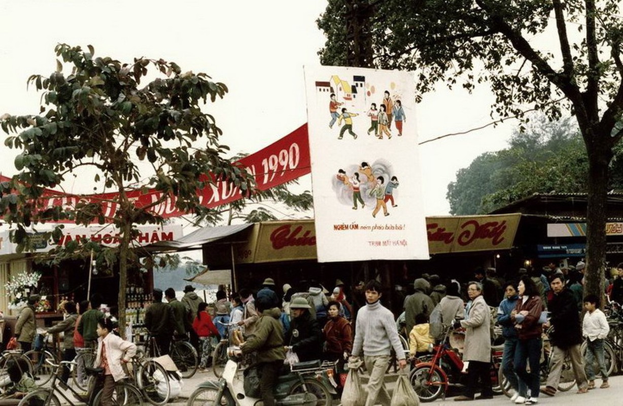 Anh hiem ve khong khi Tet Ha Noi dau thap nien 1990