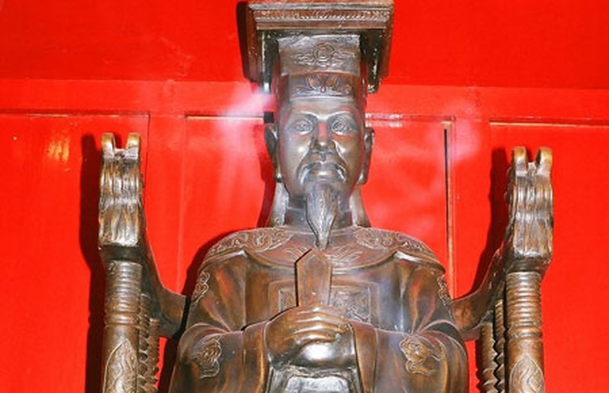 Image result for tượng vua Lê Thánh Tông