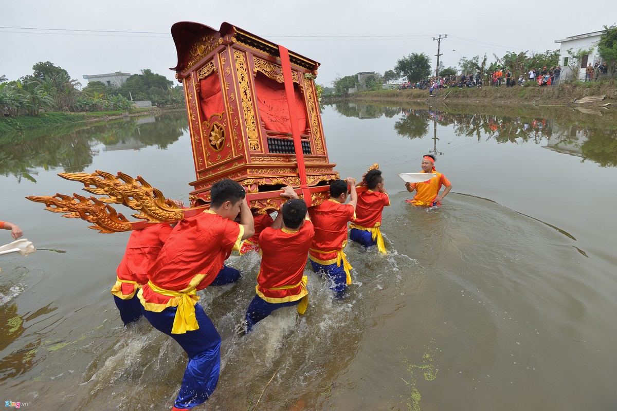 Nghi le ruoc kieu duoi nuoc ky la o Thai Binh hinh anh 3