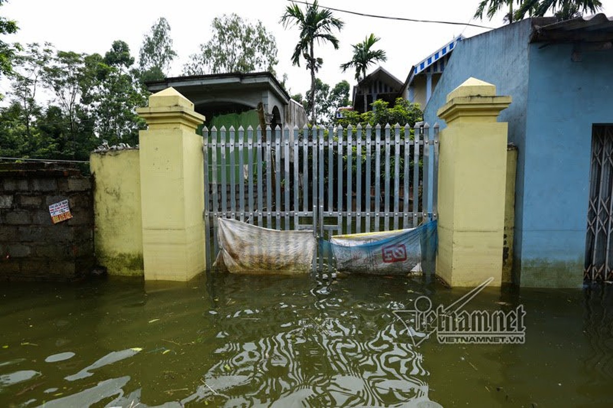 Ngap lut o Chuong My: Khon don rac tran vao nha-Hinh-18