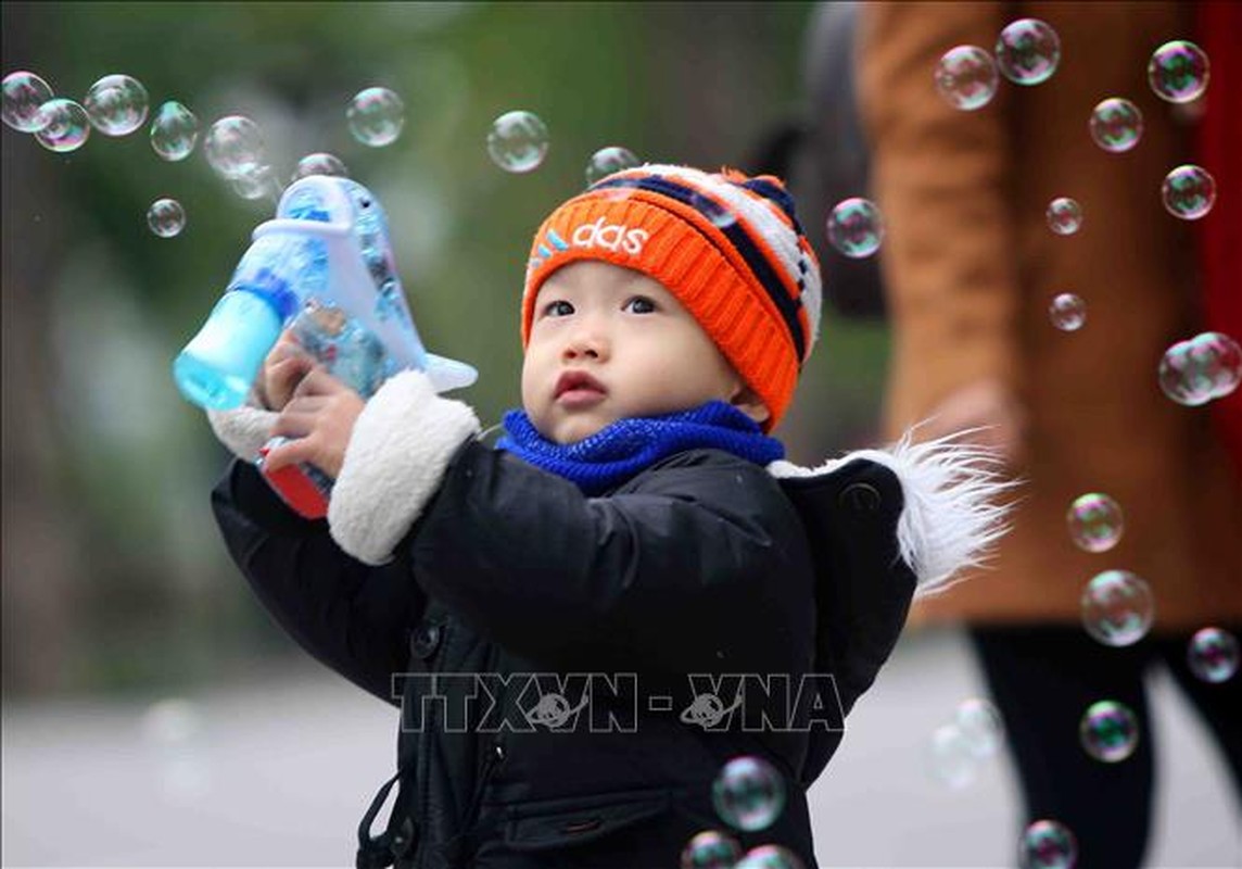 Hinh anh ngay dau nam moi o pho di bo Ho Guom, Ha Noi-Hinh-2